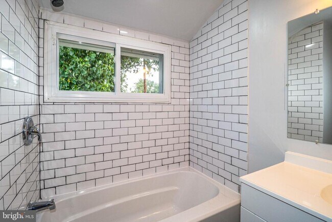 Building Photo - 12 Indigo Rd