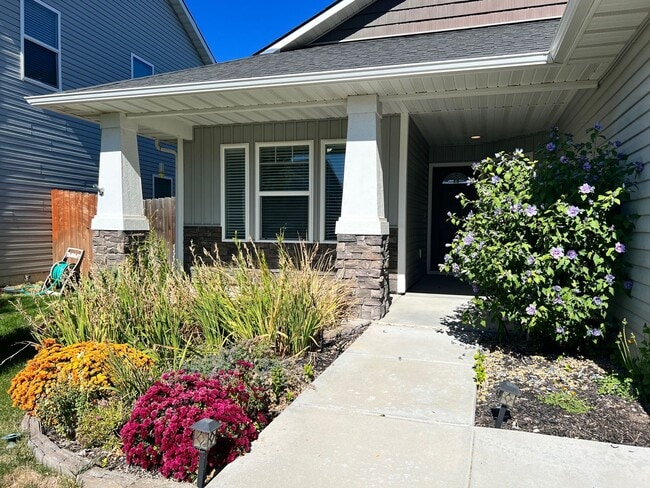 Building Photo - Great Updated Home