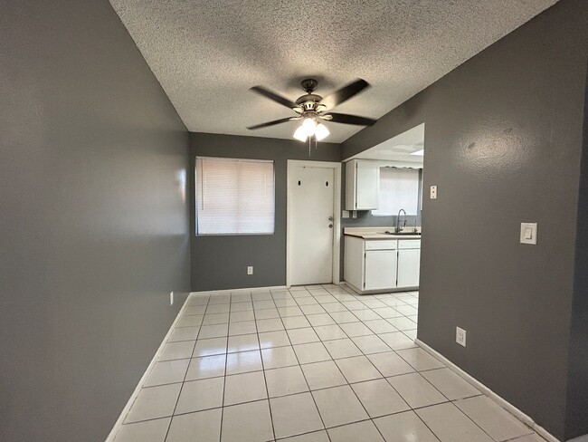 Building Photo - 1101 N April Cir