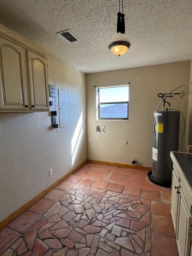 Building Photo - ** Spacious Retreat in Terra Estates II **