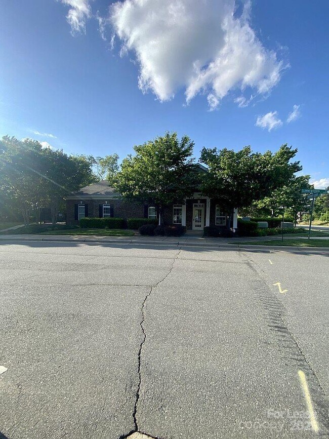 Building Photo - 4704 Pepperstone Ln