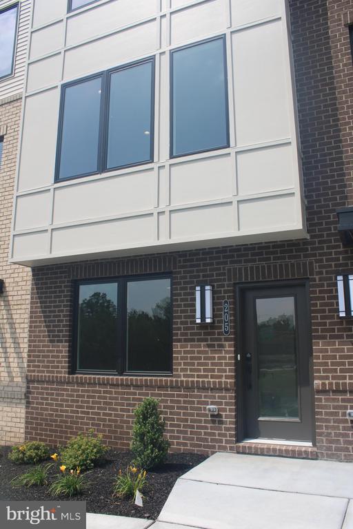 Building Photo - 205 Manion Aly