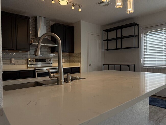 Building Photo - 709 Yearwood Ln