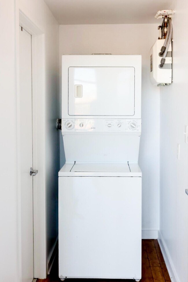 Building Photo - 555 Berrien St