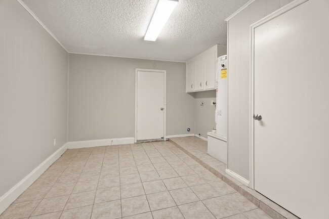 Building Photo - 15911 Mill Point Dr