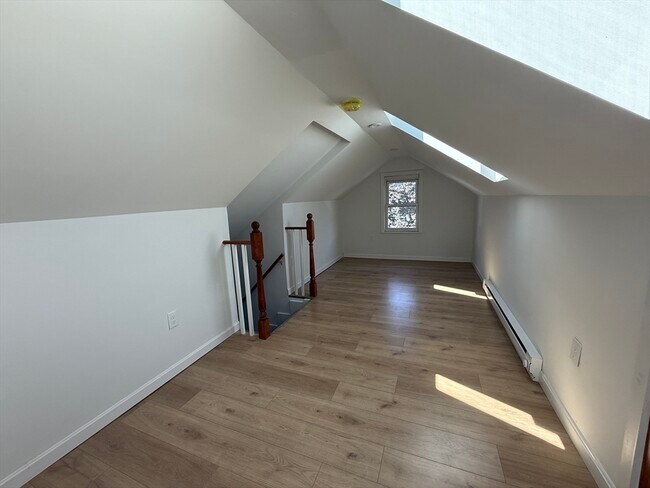 Building Photo - 135 Mills St