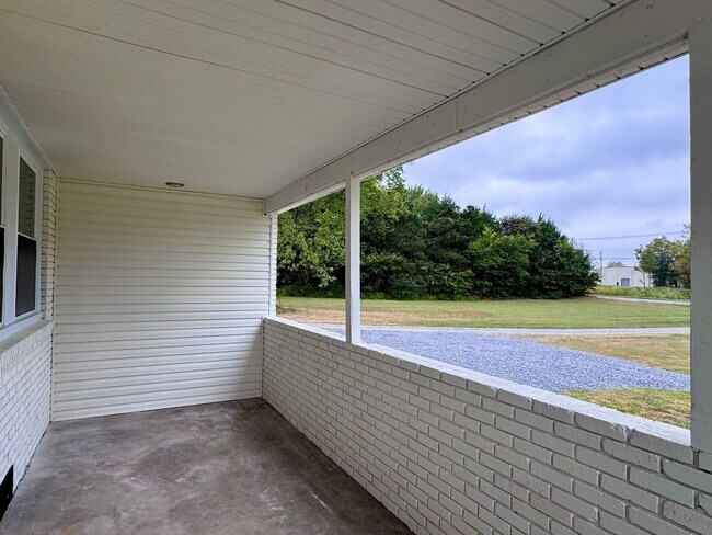 Building Photo - 3375 Pembroke Rd