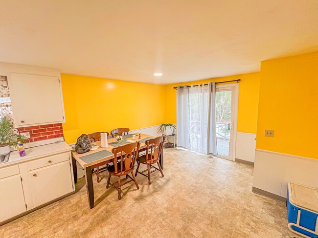 Building Photo - 70 Wynola Ave