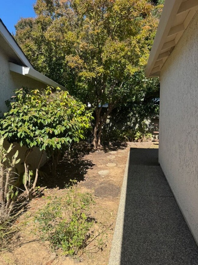 Building Photo - Home for Rent in South Sacramento