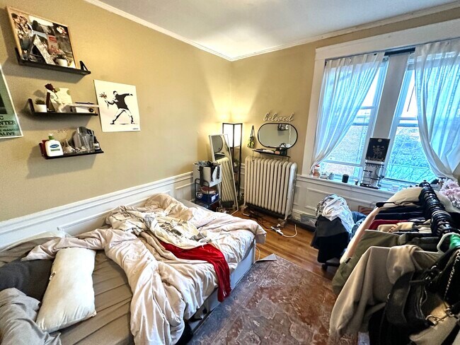 Building Photo - 68 Egmont St