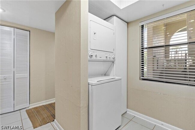 Building Photo - 8445 Charter Club Cir