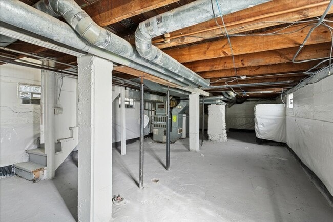 Building Photo - 540 E 4th St