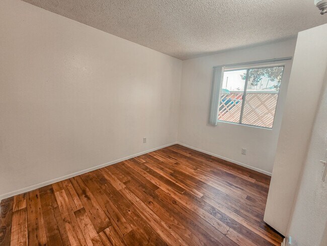 Building Photo - 1622 N Beverly Ave