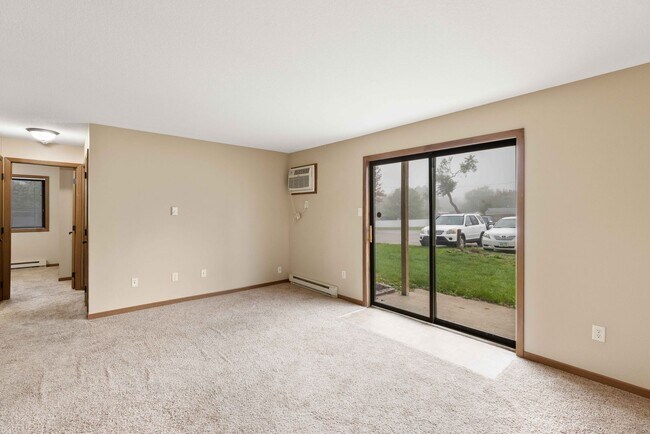 Building Photo - The Ivy | Classic 2 Bedroom