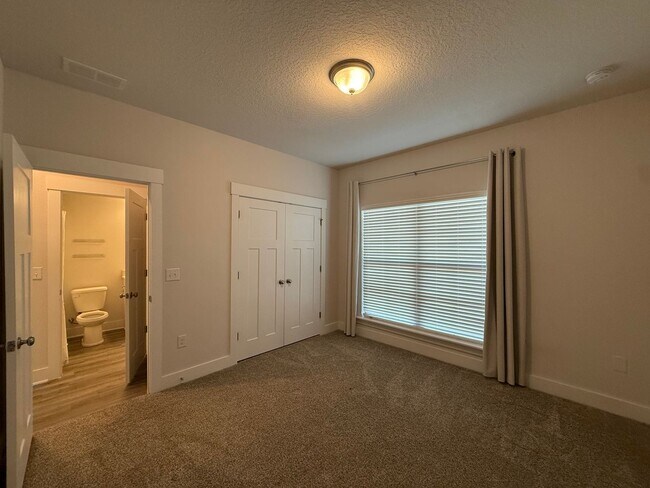 Building Photo - 6124 Cherry Hill Cir