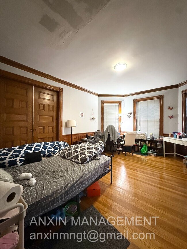 Building Photo - 71 Gardner St