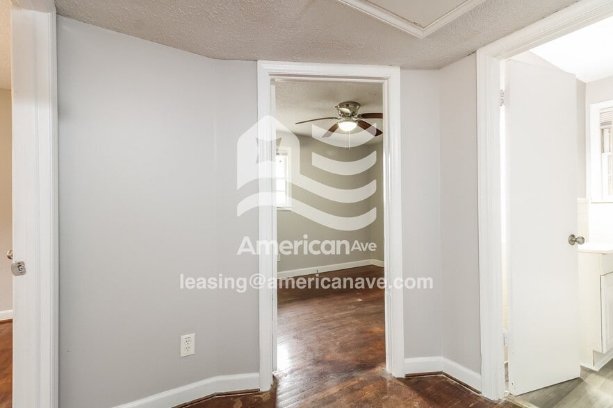 Building Photo - 2342 Center St