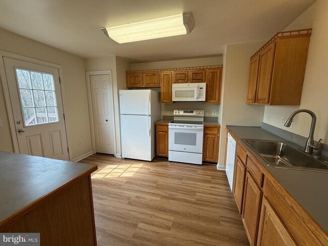 Building Photo - 700 E H St