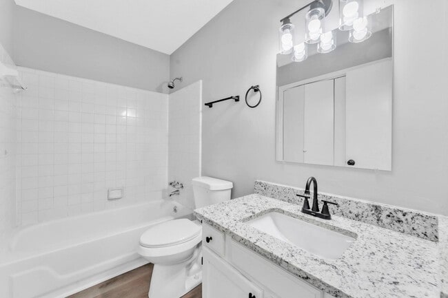Building Photo - *NEWLY RENOVATED* 2 Bedroom Townhouse in D...