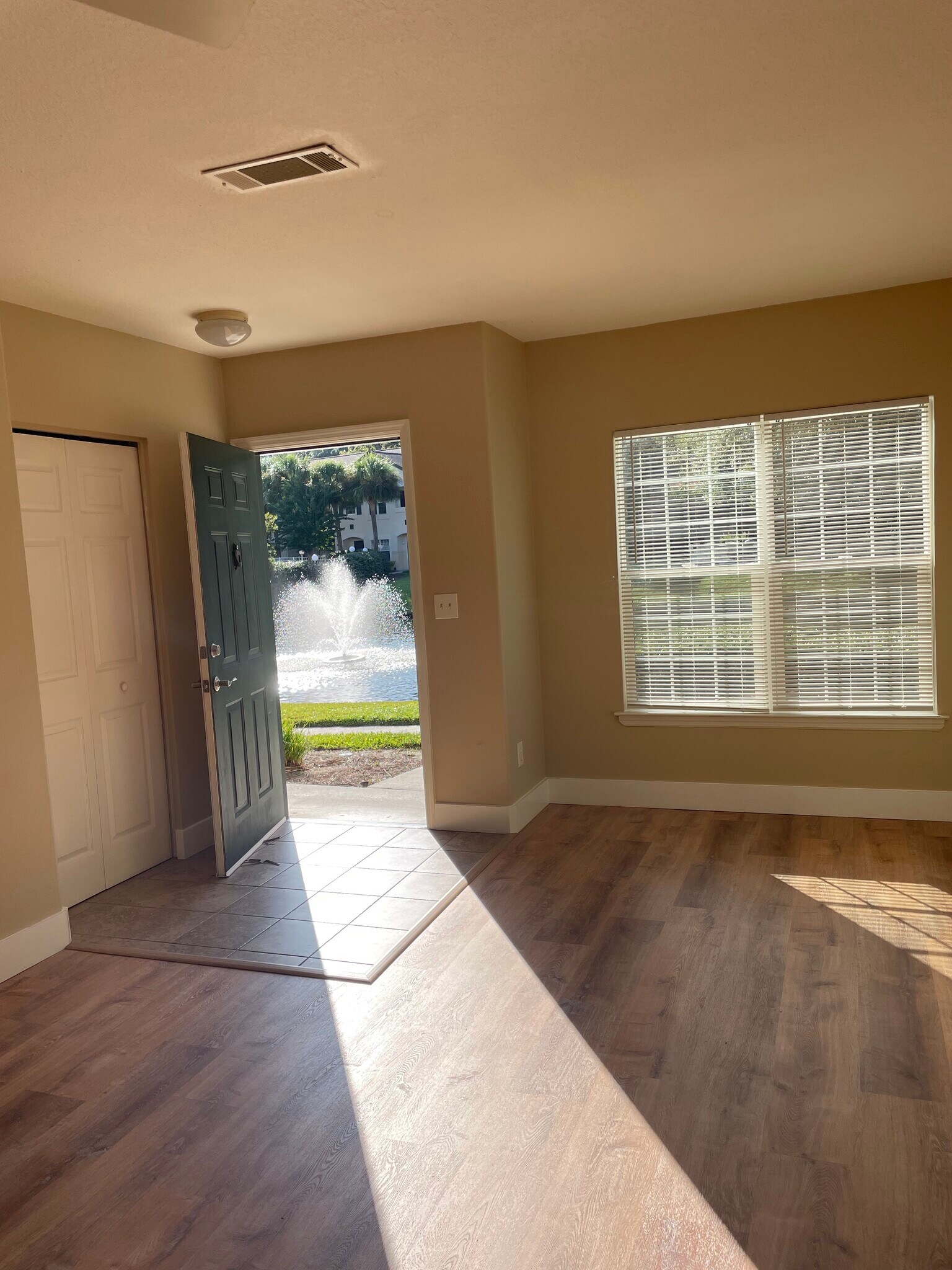 Building Photo - 897 Fording Island Rd