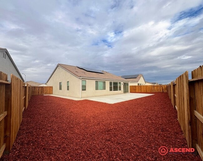 Building Photo - Stunning Newly Built Home in the Southwest!