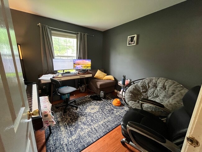 Building Photo - 408 Woodview Cir