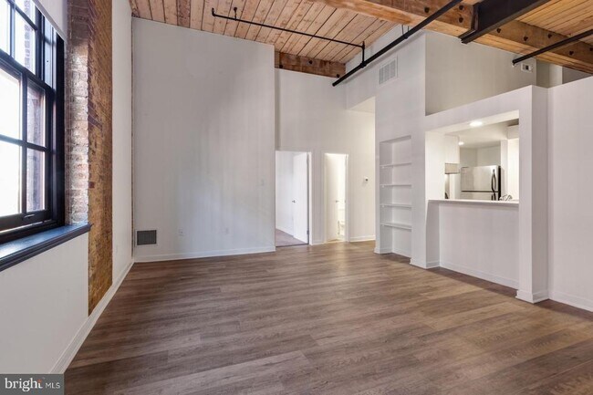 Building Photo - 303 Vine St