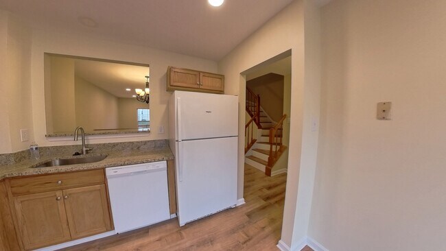 Building Photo - 12885 Hyannis Ln