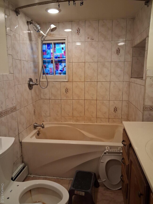 Building Photo - 26 Oakwood Trail S