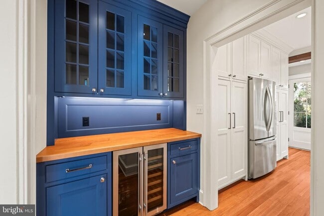 Building Photo - 509 Duke St