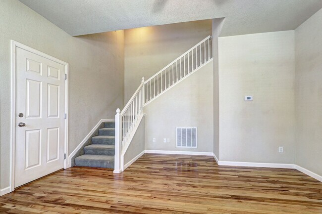 Building Photo - The Meadows townhome 3 bed 2 bath, in Morgan's Run Community!