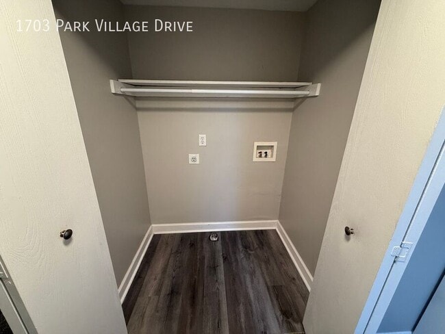 Building Photo - 1703 Park Village Dr