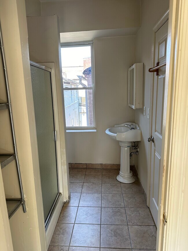 Building Photo - 1742 E Lombard St