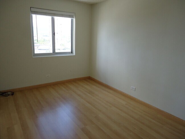 Building Photo - RN-102