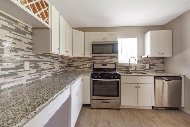 Building Photo - 202 Norview Dr