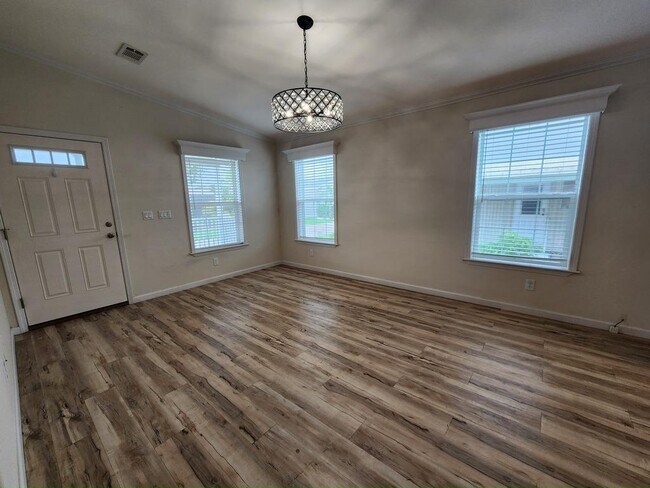 Building Photo - 215 Caviller Ct
