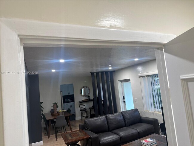 Building Photo - 13035 NE 7th Ave