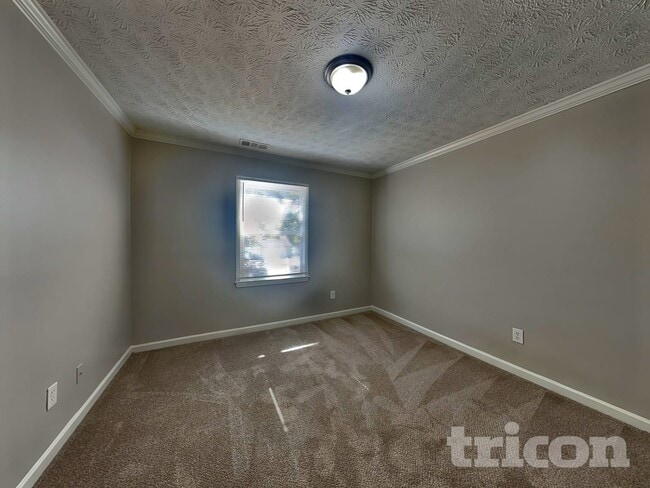 Building Photo - 60 Beaverdam Ct