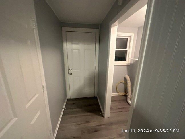 Building Photo - 618 Meadow Ave