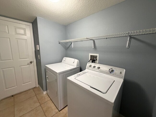 Building Photo - 5-Bed / 4.5 Bath Pool Home Available Now!