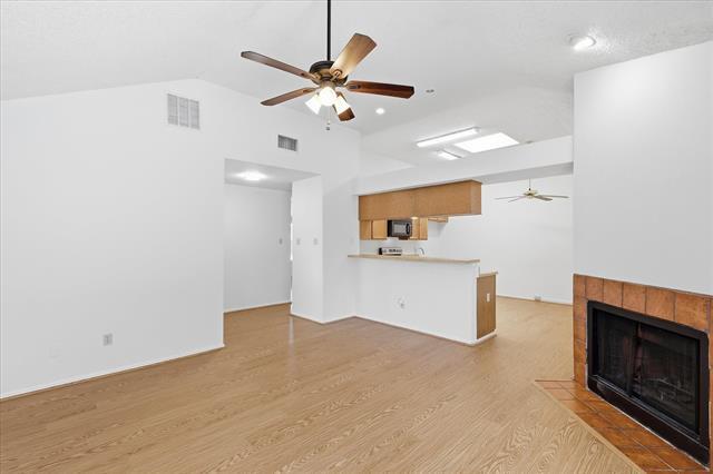 Building Photo - 559 Lee Dr