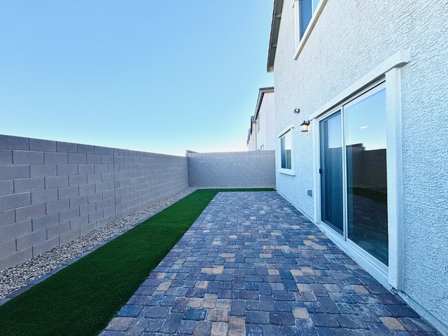 Building Photo - 6038 Swift Lariat St