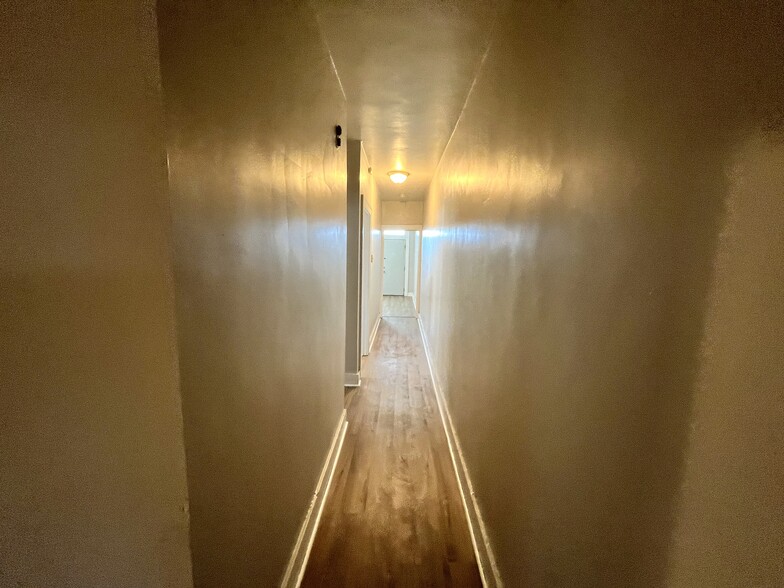 Building Photo - 2116 Bedford Ave