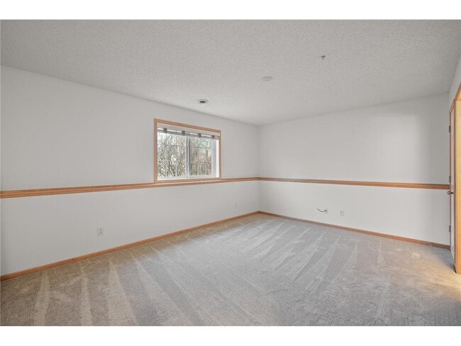 Building Photo - 9995 Wildflower Dr