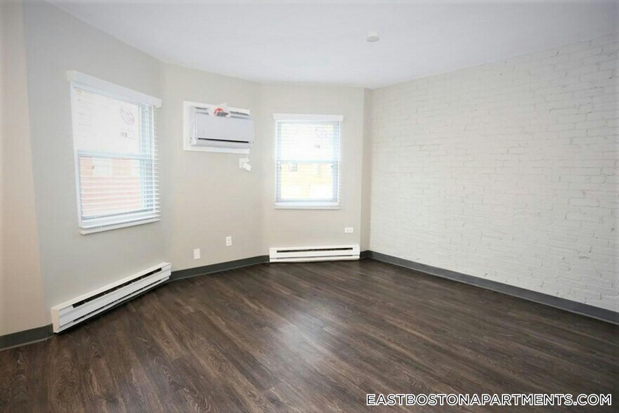 Primary Photo - 300 Meridian St