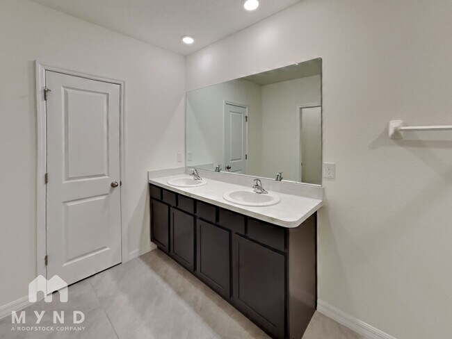 Building Photo - 33996 Jasper Stone Dr