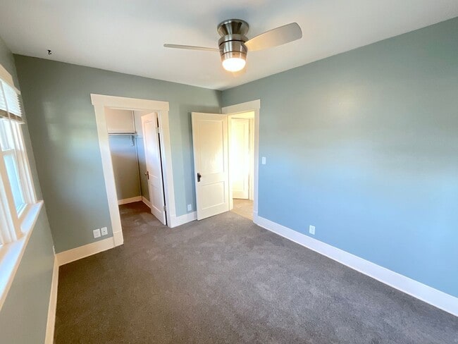 Building Photo - 1 Bedroom Home Available Near Colorado Ave & S 10th St!