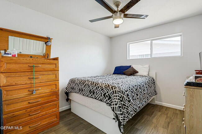 Building Photo - 9128 Diana Dr