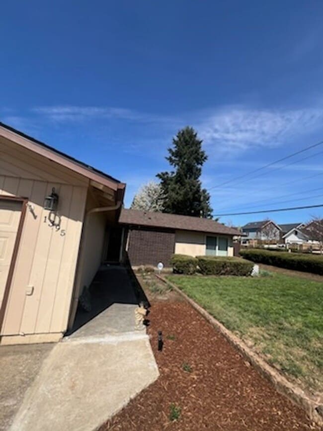 Primary Photo - 3-Bedroom, 2-Bath Home Convenient Location...