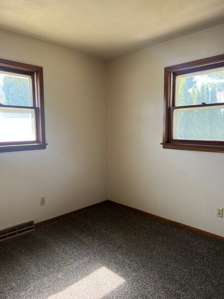 Building Photo - 1825 Ontario Dr